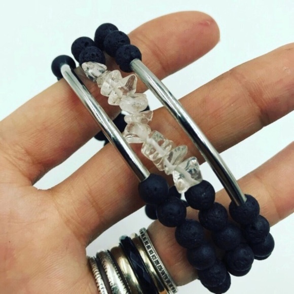 Crystal quartz bracelets . Genuine crystal quartz chips & black lava rock beads - Picture 7 of 9